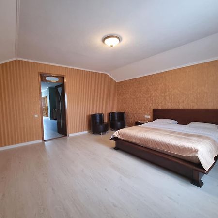 Ник Аэро Hotell Kharkiv Rom bilde